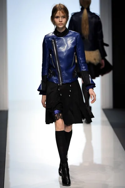 Look 11